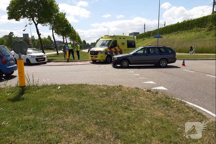 Flinke schade bij verkeersongeval op kruising