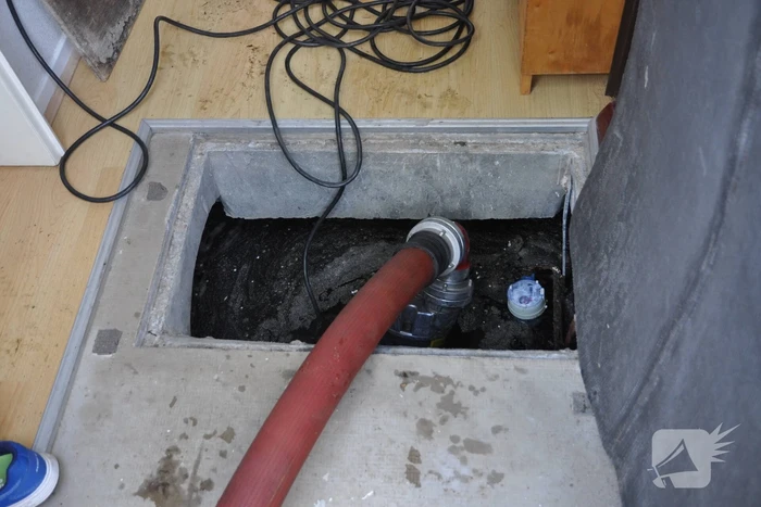 Straten blank na gesprongen waterleiding