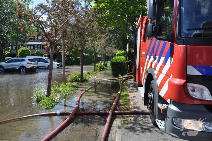 Straten blank na gesprongen waterleiding