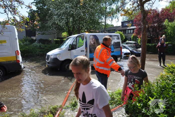 Straten blank na gesprongen waterleiding