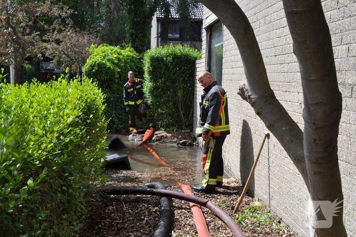 Straten blank na gesprongen waterleiding
