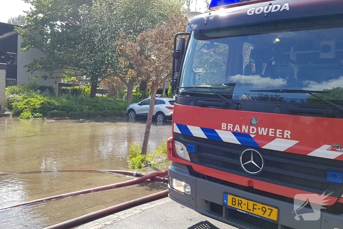 Straten blank na gesprongen waterleiding