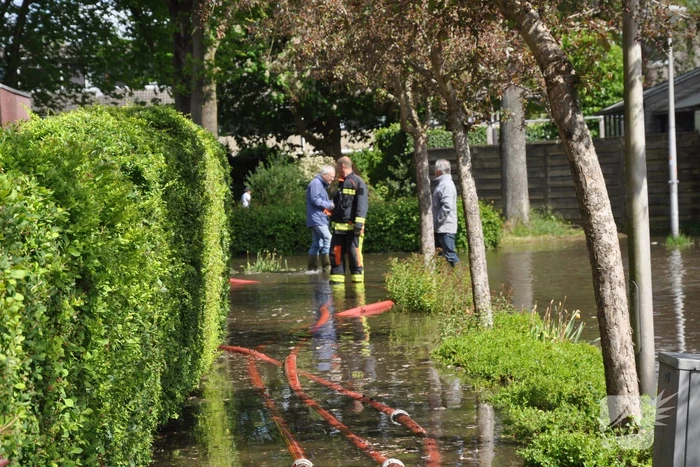 Straten blank na gesprongen waterleiding