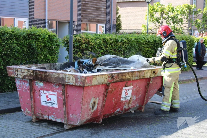 Bouwcontainer vat vlam