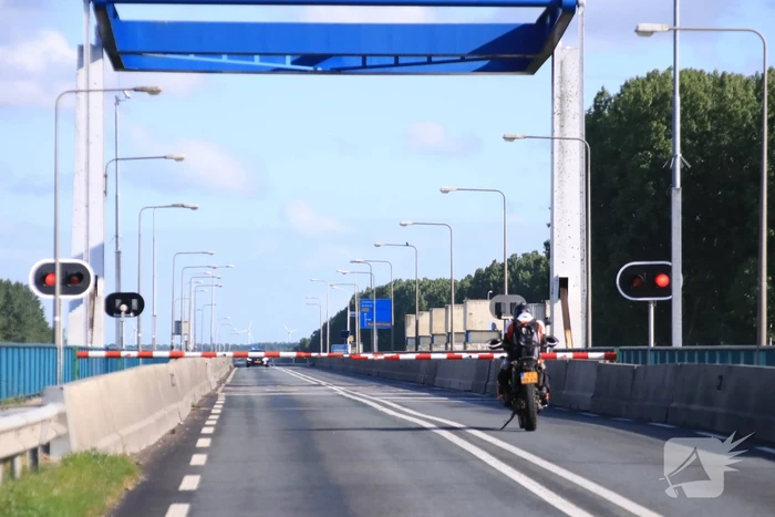Ernstige verkeershinder door storing brug Nijkerkersluis