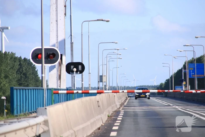 Ernstige verkeershinder door storing brug Nijkerkersluis