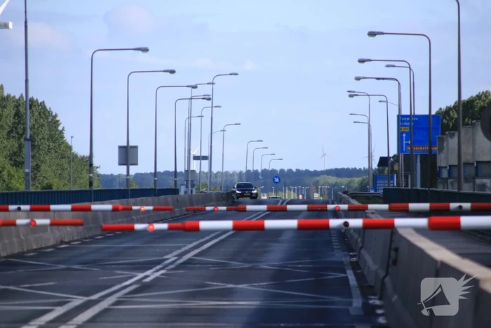 Ernstige verkeershinder door storing brug Nijkerkersluis