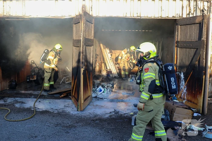 Flinke brand in garagebox