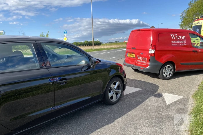 Persoon gewond na aanrijding met auto