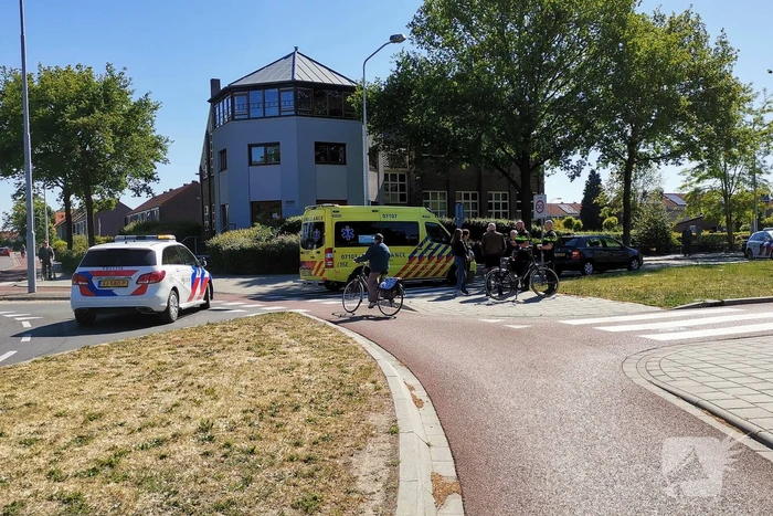 Fietser gewond na aanrijding op rotonde