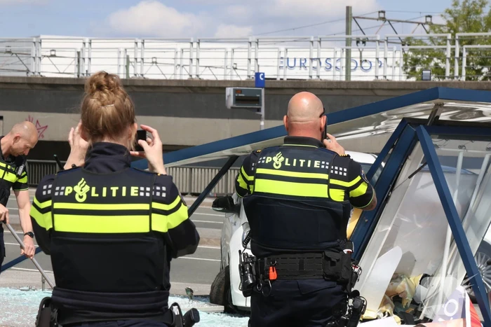Bushok aan diggelen gereden