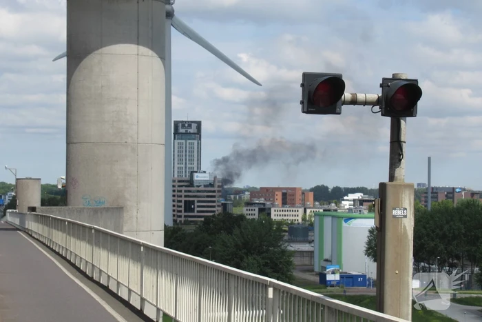 Auto uitgebrand bij verkeersongeval