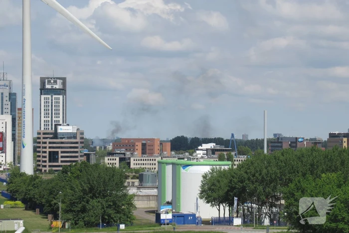 Auto uitgebrand bij verkeersongeval