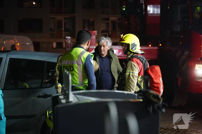 Brandweer redt vier personen van balkon bij brand in flat