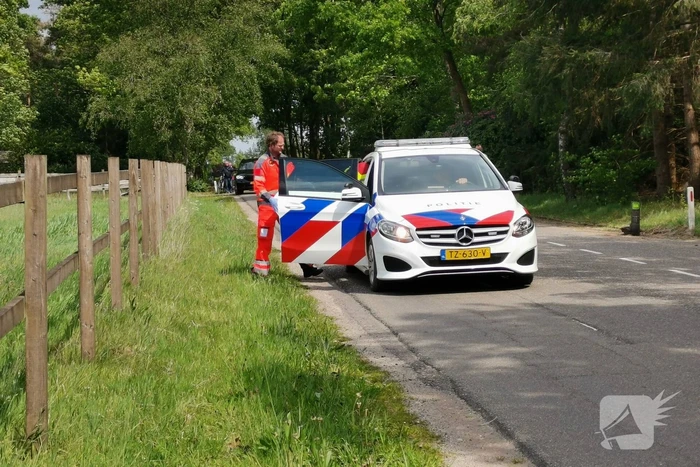 Zoekactie naar gewonde in bosgebied