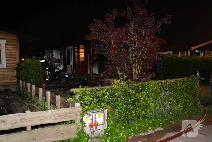 Hond overleden na brand in houten chalet