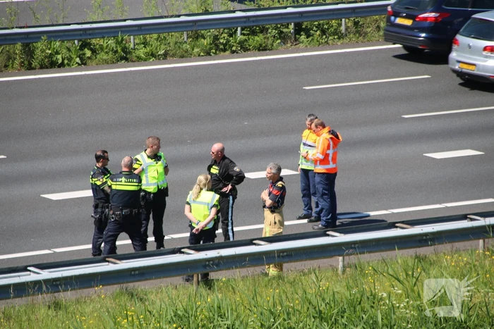 Rijstrook afgesloten door vrachtwagen met vastgelopen remmen