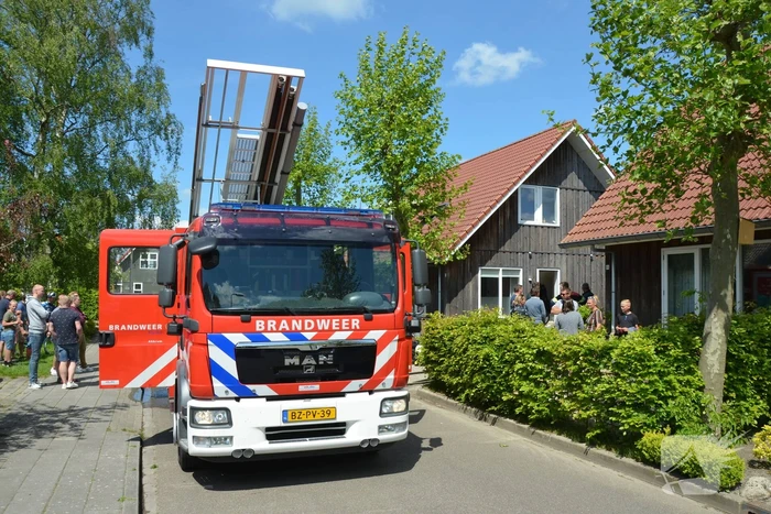 Schuurbrand slaat over naar woning