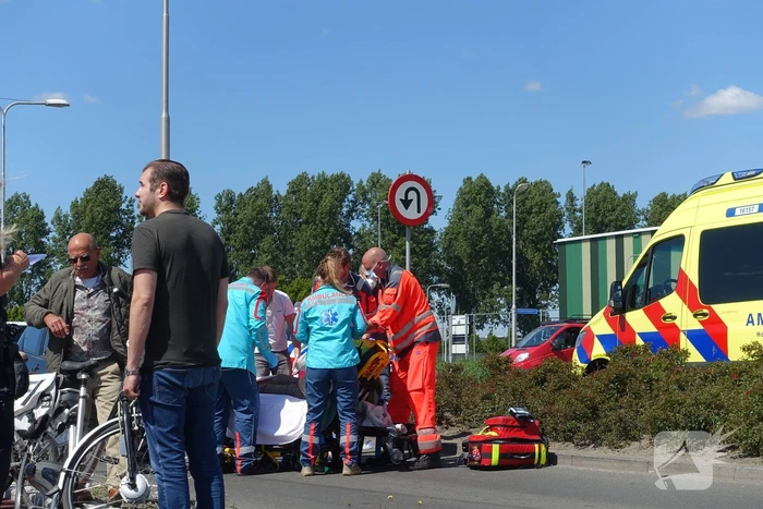 Fietsster ernstig gewond na aanrijding met auto