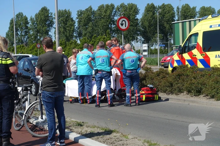 Fietsster ernstig gewond na aanrijding met auto