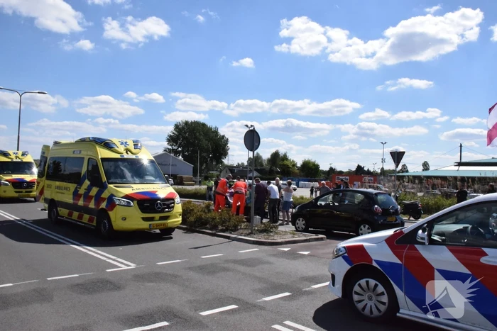 Fietsster ernstig gewond na aanrijding met auto