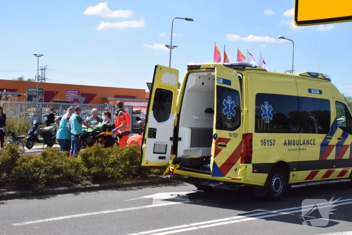 Fietsster ernstig gewond na aanrijding met auto