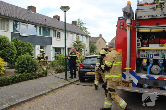 Woning vol rook door droog gekookte pan