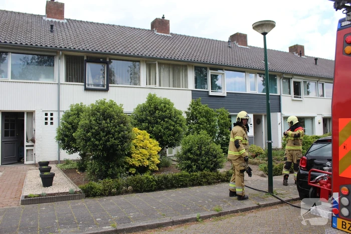 Woning vol rook door droog gekookte pan