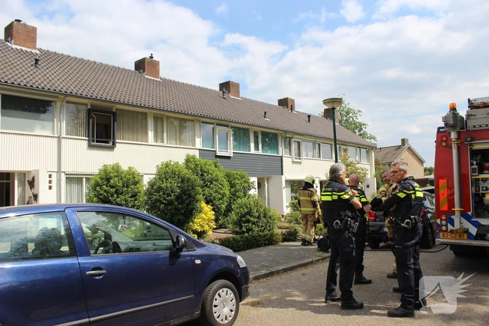 Woning vol rook door droog gekookte pan