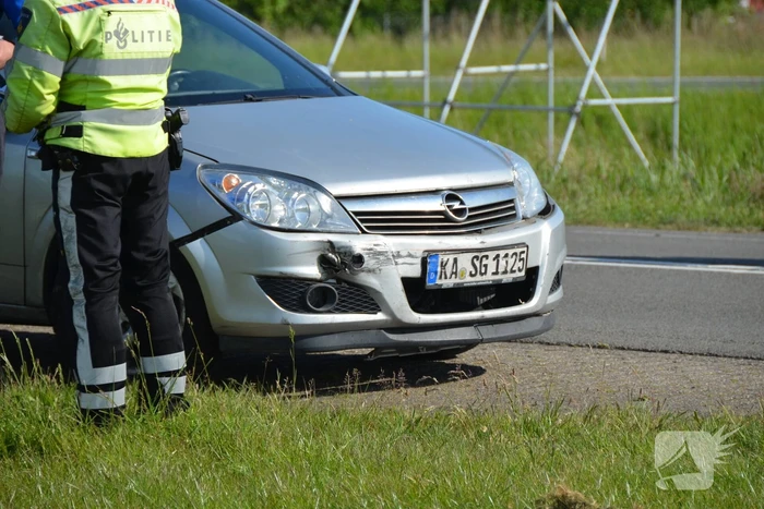 Veel schade bij aanrijding tussen twee auto's