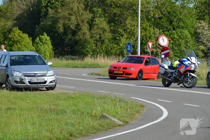 Veel schade bij aanrijding tussen twee auto's