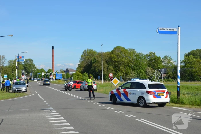 Veel schade bij aanrijding tussen twee auto's