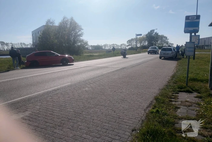 Veel schade bij aanrijding tussen twee auto's