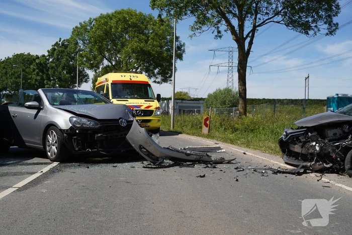 Meerdere gewonden na frontale aanrijding
