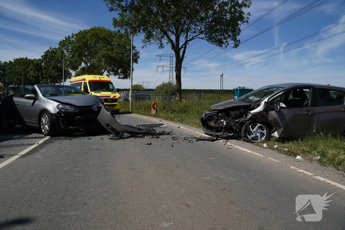 Meerdere gewonden na frontale aanrijding