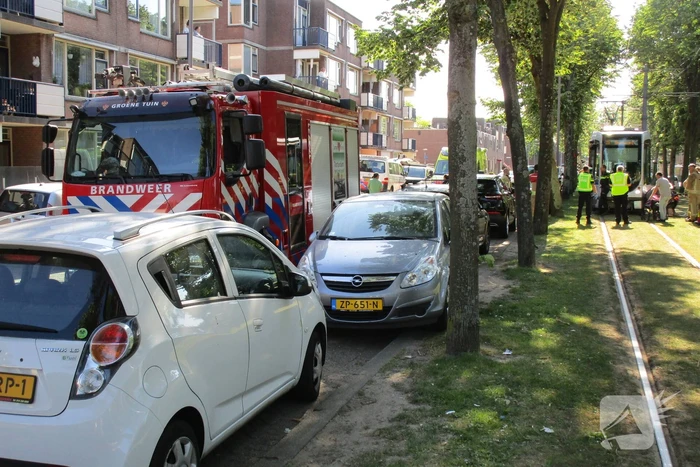 Overstekende rolstoelscooter aangereden door tram