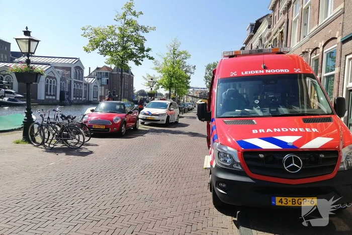 Zoektocht in water naar gedumpte telefoon