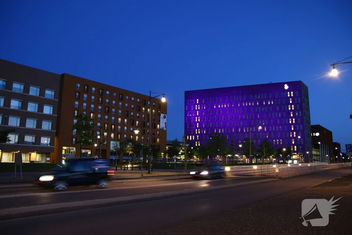 Albert Schweitzer ziekenhuis kleurt paars voor wereld IBD-dag