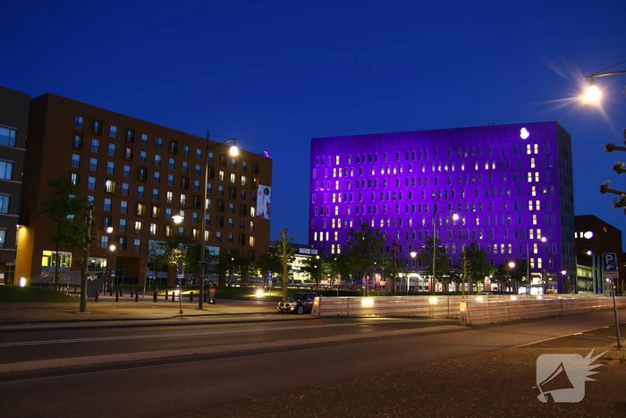 Albert Schweitzer ziekenhuis kleurt paars voor wereld IBD-dag