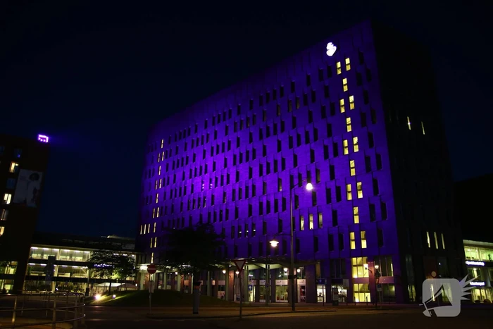 Albert Schweitzer ziekenhuis kleurt paars voor wereld IBD-dag