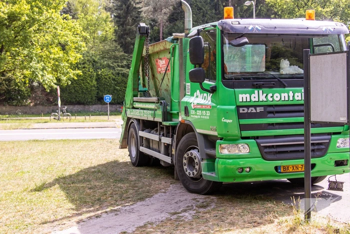 Fietsster ernstig gewond na aanrijding met vrachtwagen