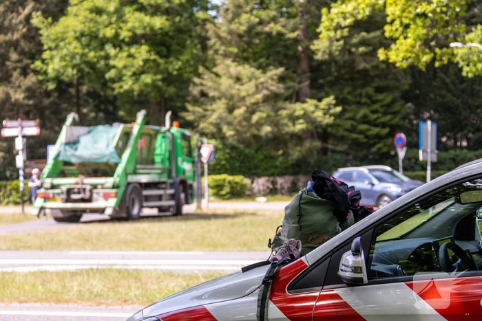 Fietsster ernstig gewond na aanrijding met vrachtwagen