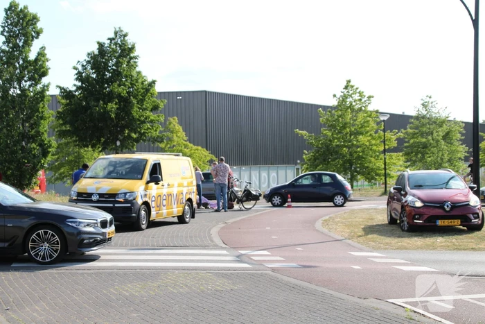 Fietser aangereden door bestelbus op Rotonde 14
