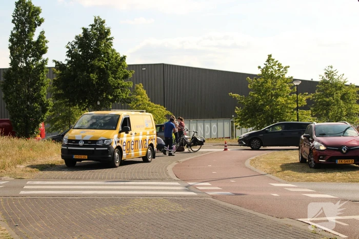 Fietser aangereden door bestelbus op Rotonde 14