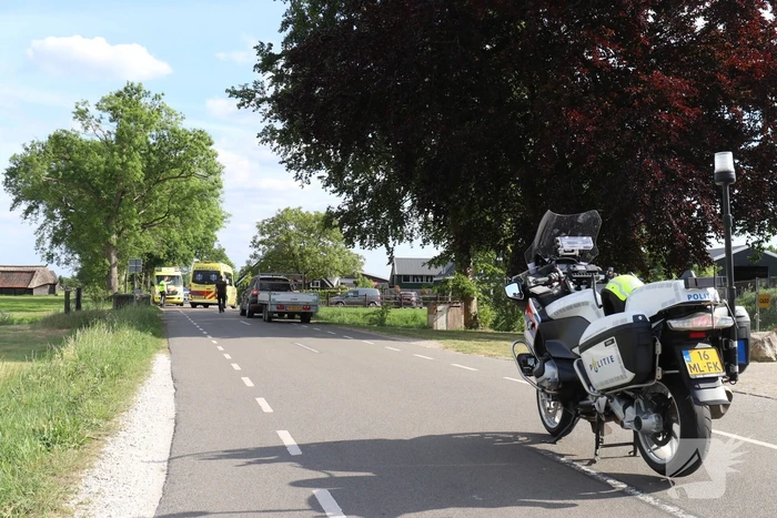 Overstekende jongeman aangereden en gewond