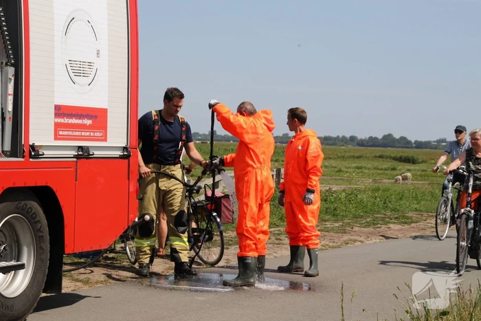 Koe belandt in sloot, en komt er niet meer uit