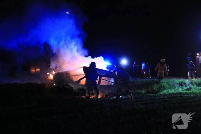 Auto in brand gestoken