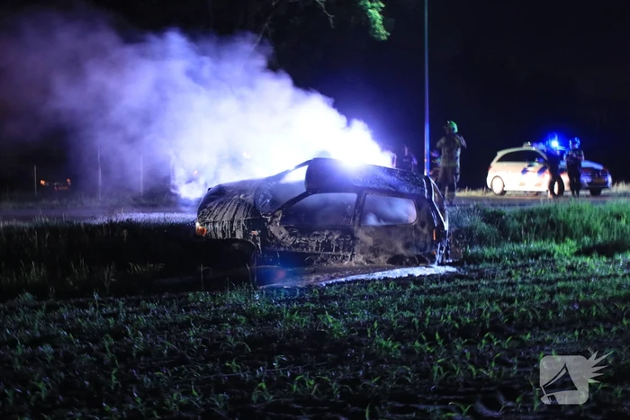 Auto in brand gestoken