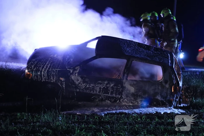 Auto in brand gestoken