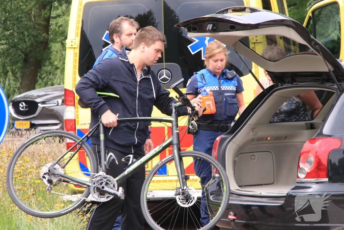 Wielrenner gewond na botsing met fietser op rotonde